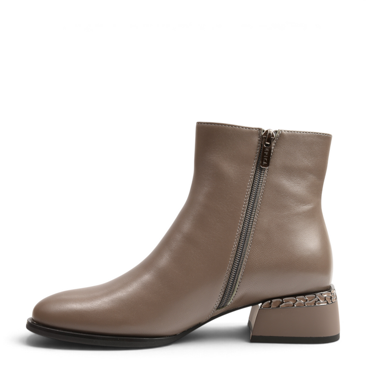 ada-shoes.ro Epica taupe leather ankle boots with a side zipper and a block heel featuring a decorative metal trim