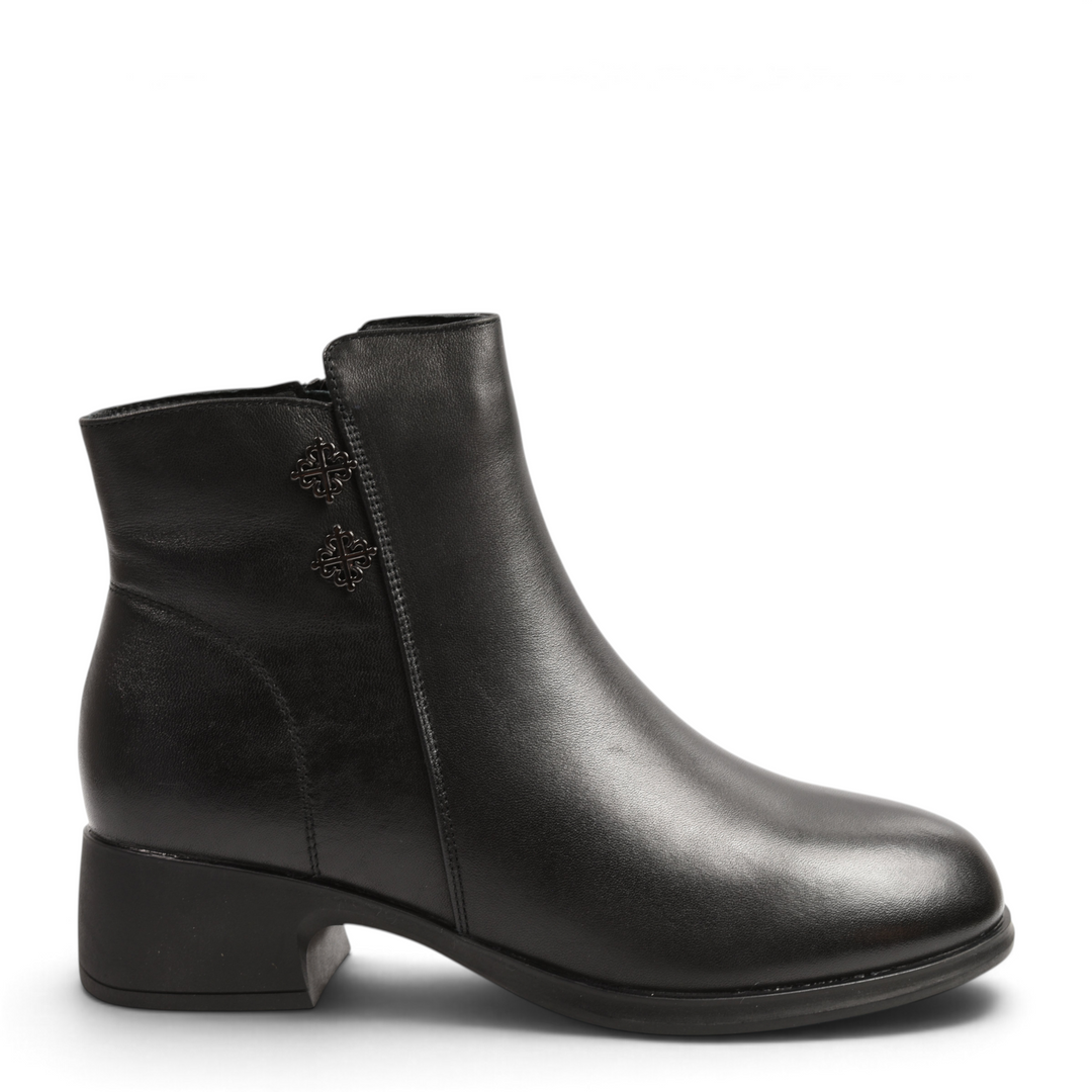 ada-shoes.ro black leather ankle boots with a block heel and decorative metal accents on the side