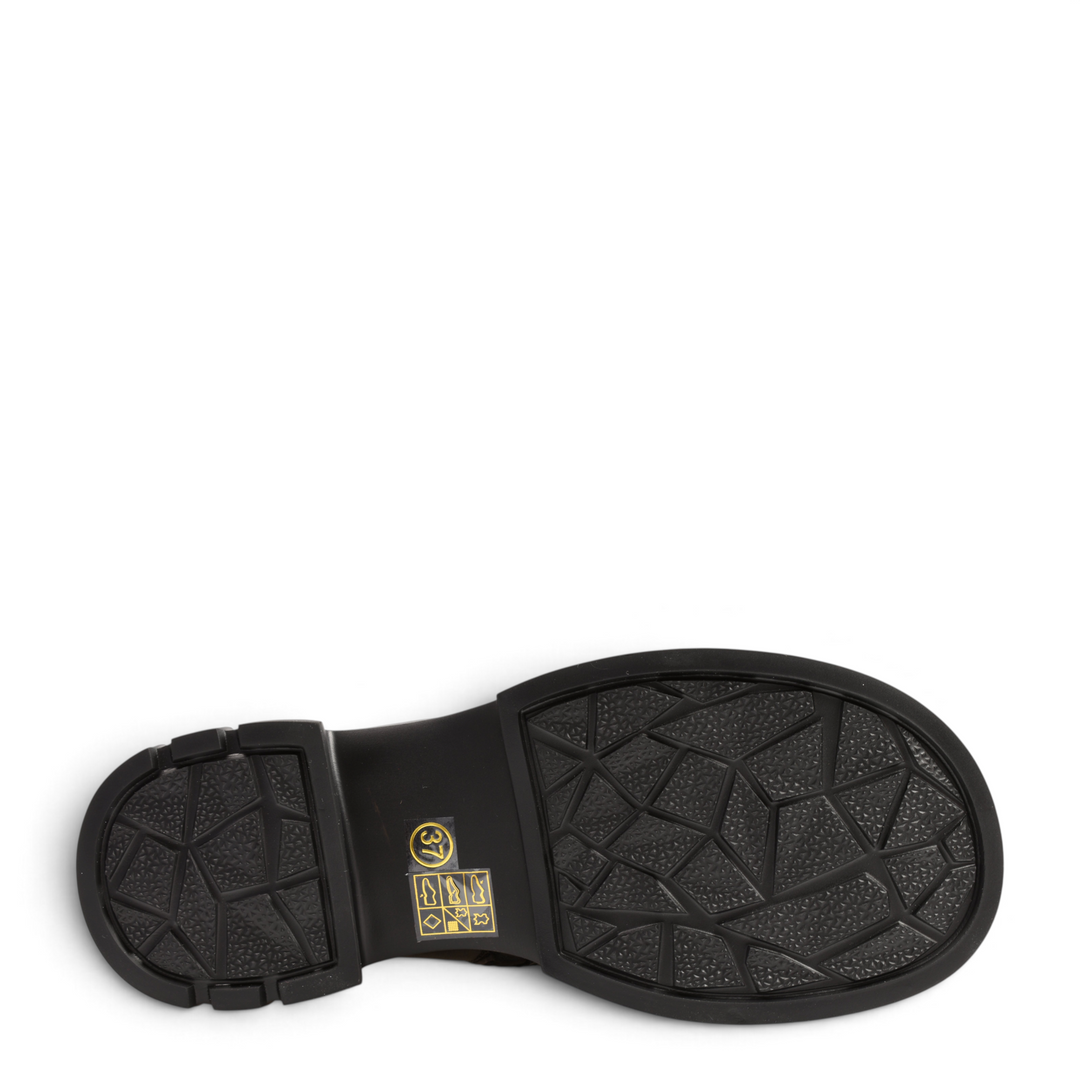 ada-shoes.ro black leather boot sole with a textured geometric tread pattern and a sturdy block heel