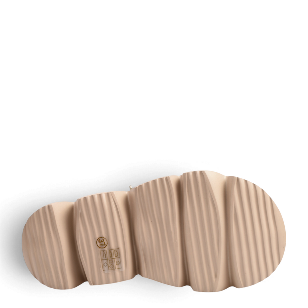 Beige chunky platform sole of Gryxx Ghete 19686B-B from ada-shoes.ro, showing textured tread and size label