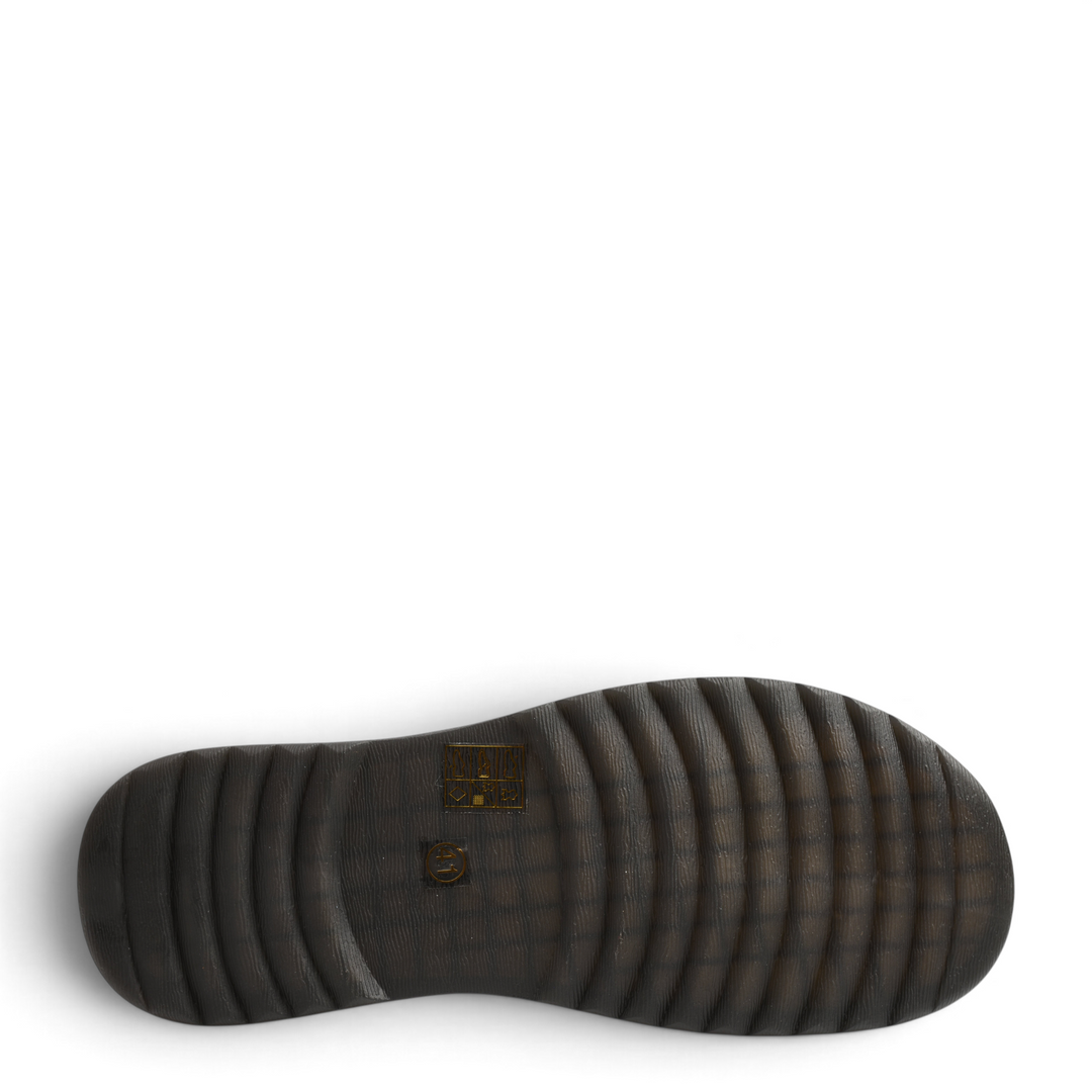 Black anti-slip rubber sole of Ada Shoes 97305-N winter boots with deep tread pattern for traction