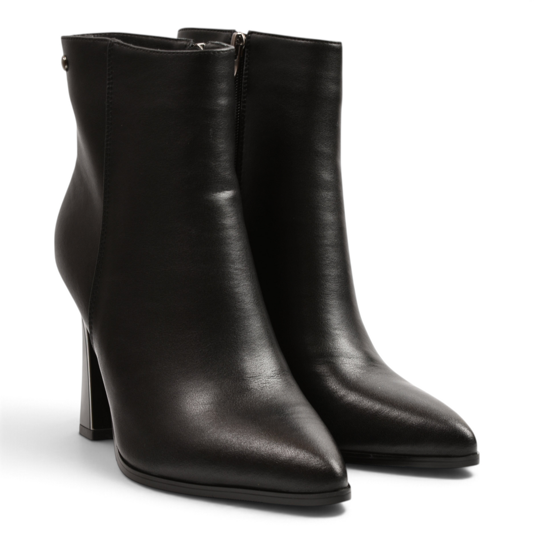 Anna Viotti black leather ankle boots from ada-shoes.ro with a pointed toe and architectural high heel.