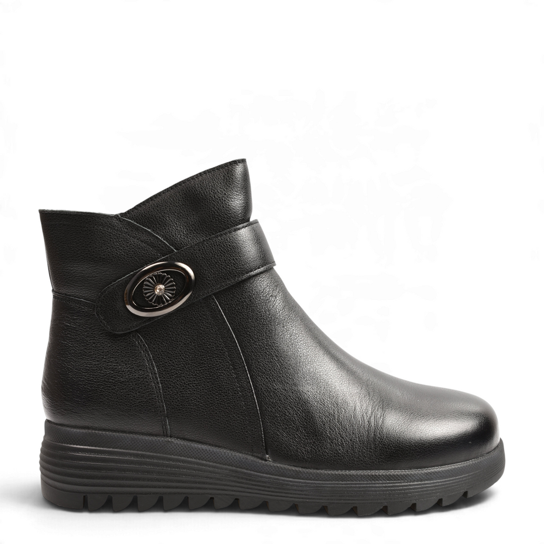 ada-shoes.ro Anna Viotti black leather ankle boots with decorative buckle and thick lug sole for winter