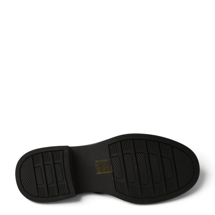 ada-shoes.ro black leather boot sole with a flexible, non-slip tread pattern and stable block heel