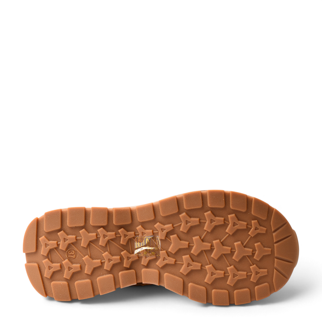 ada-shoes.ro brown nubuck boots sole with a rugged, non-slip tread pattern for urban stability