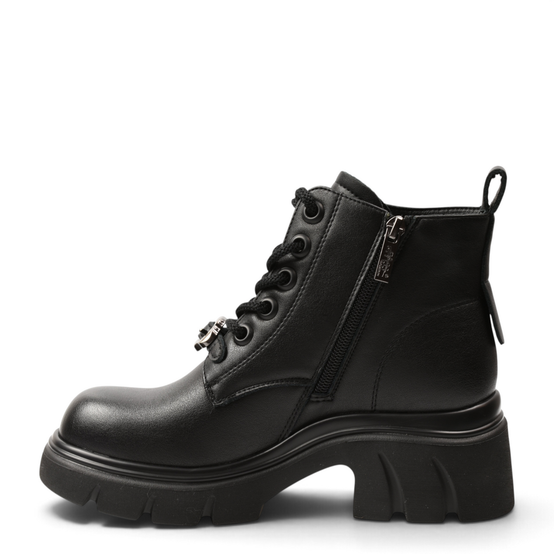 ada-shoes.ro Pass Collection black leather combat boots with thick track sole, side zipper, and decorative metal detail