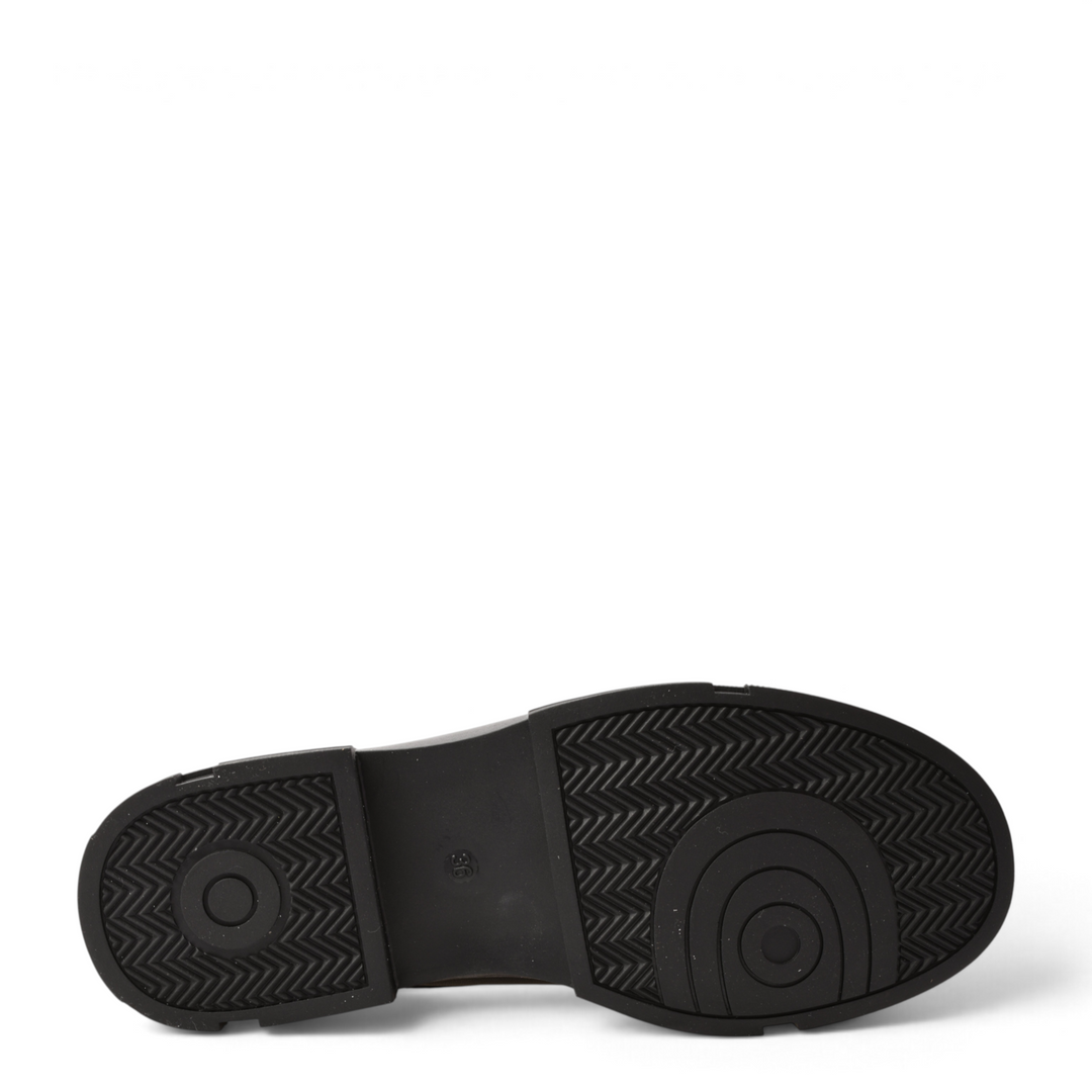 ada-shoes.ro Pass Collection black boot sole with anti-slip tread pattern for stability and grip