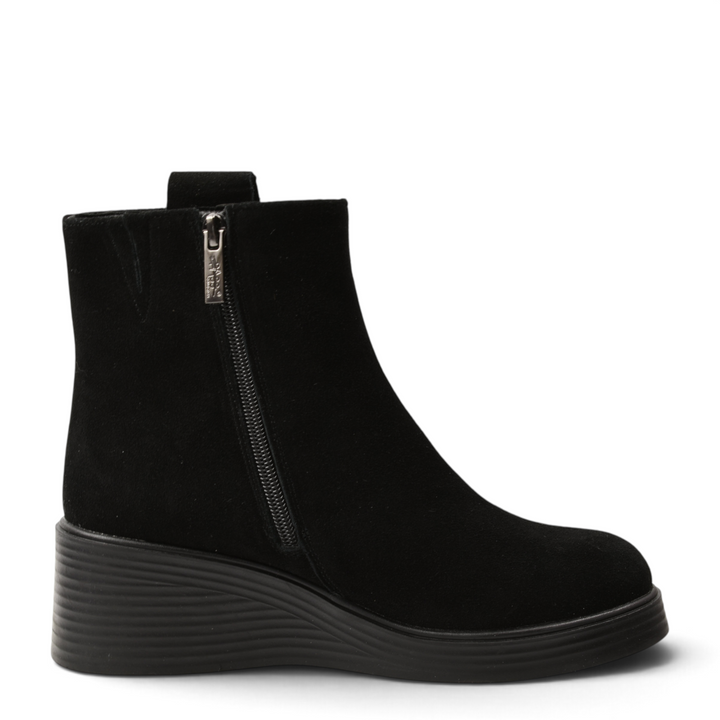 ada-shoes.ro black suede ankle boots with orthopedic wedge sole and side zipper detail