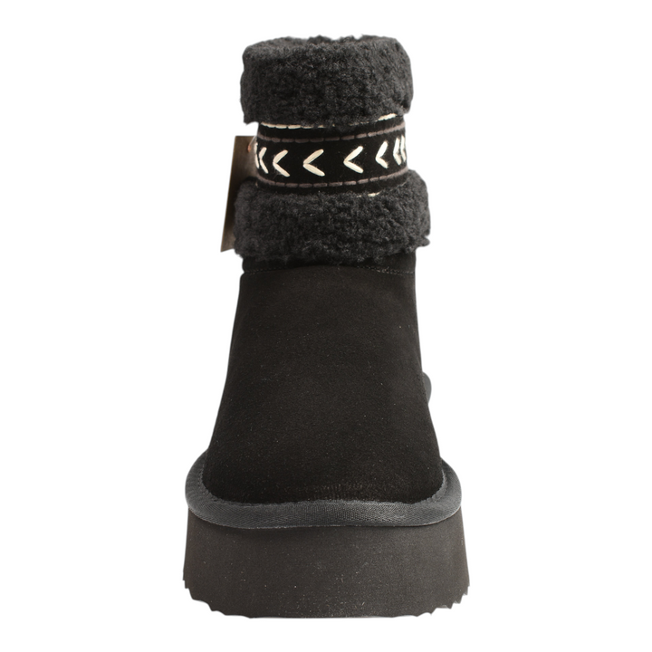 ada-shoes.ro Anna Viotti black suede winter boots with faux fur collar and white geometric embroidery, back view