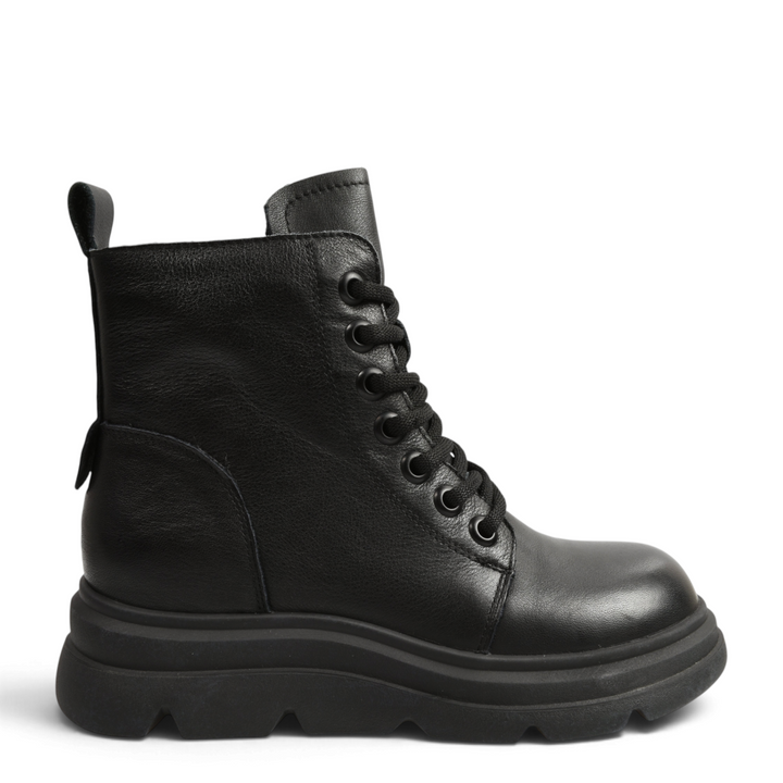 ada-shoes.ro black leather combat boots with thick lug soles and lace-up closure for a modern urban style