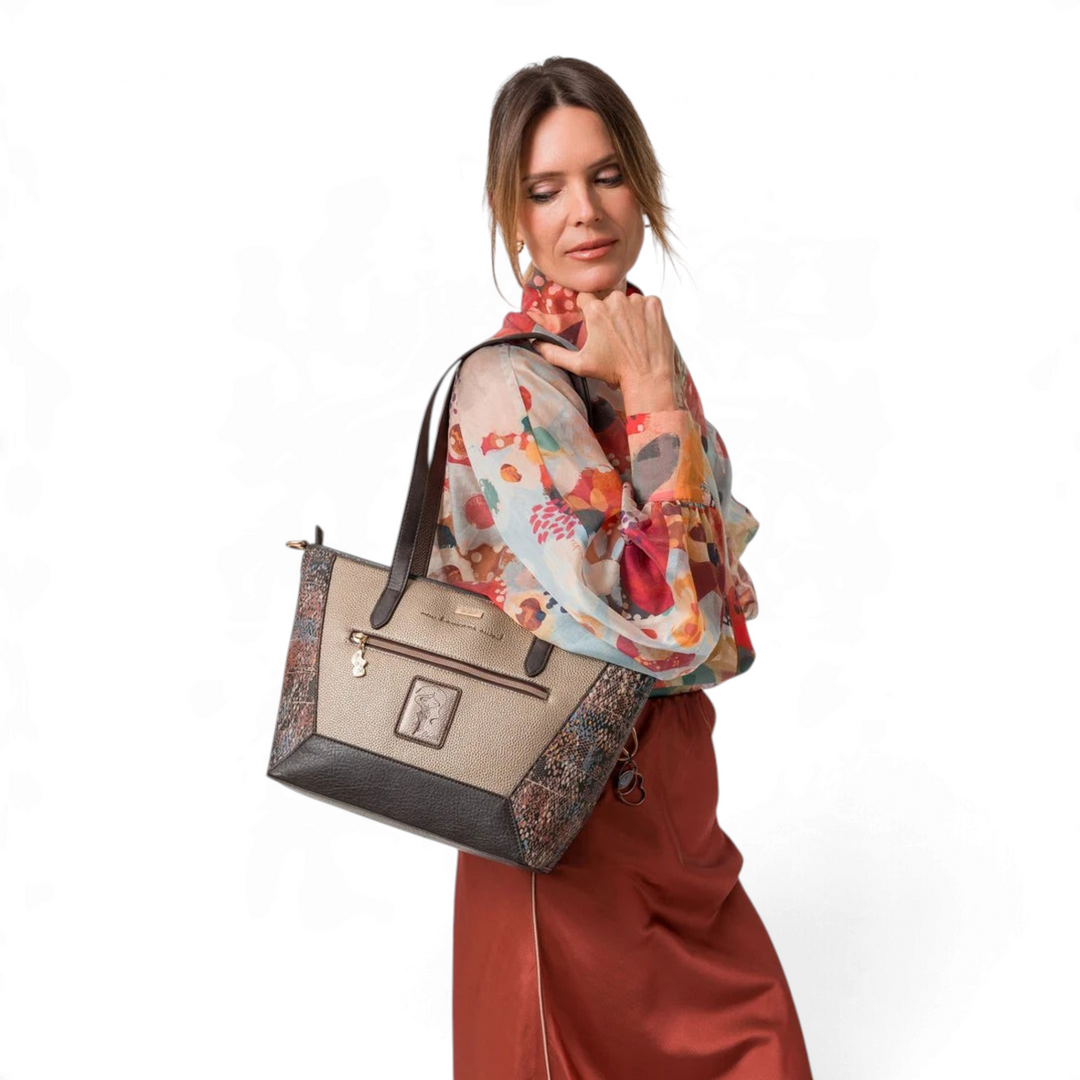 Woman carrying an elegant Anekke Core shopper bag in beige and bronze with artistic side prints and gold details