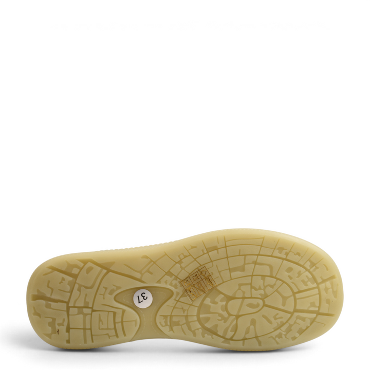 ada-shoes.ro Franco Gerardo 5885-V sneaker featuring a flexible, semi-transparent honey-colored gum rubber outsole
