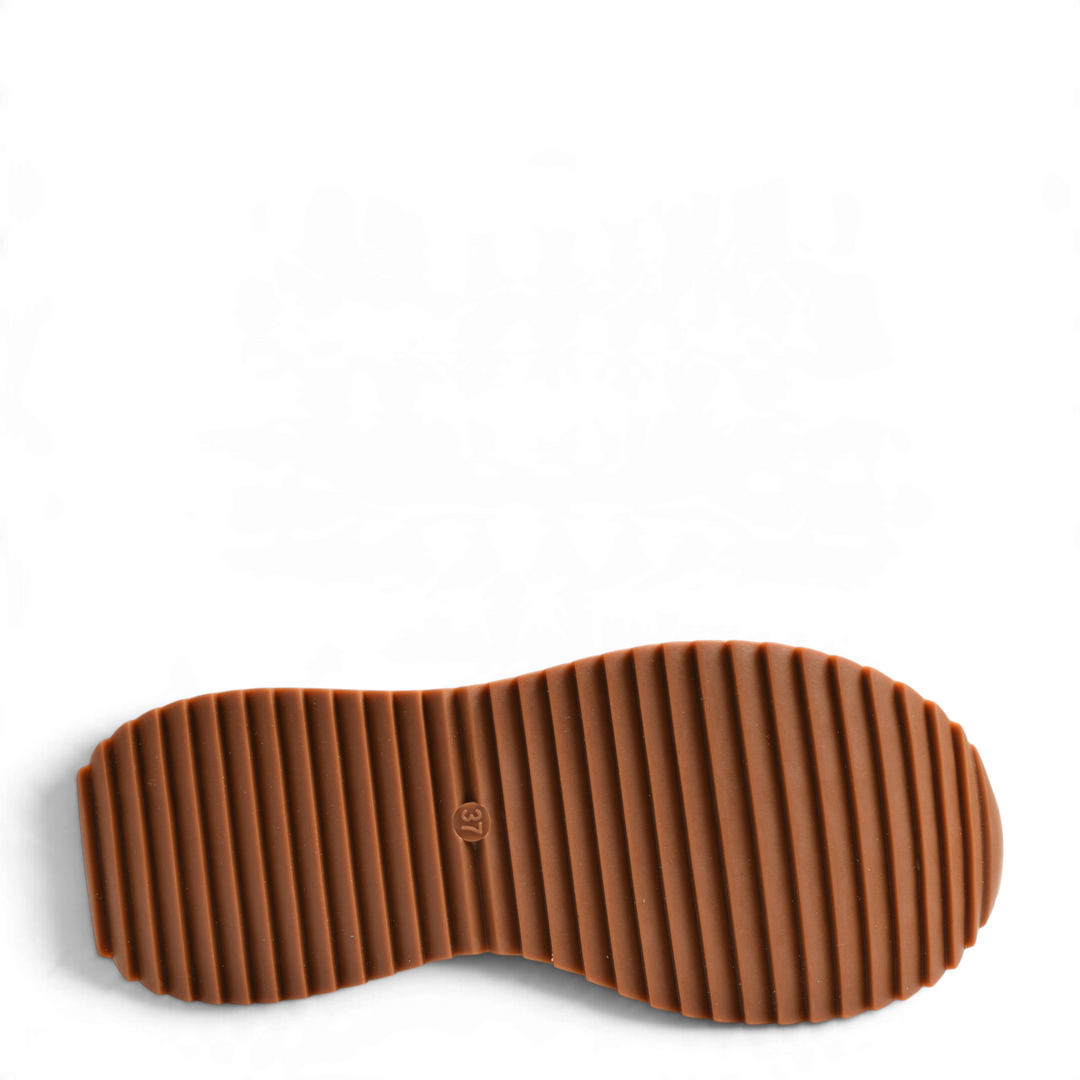 ada-shoes.ro Anna Viotti sneakers featuring a brown rubber sole with a textured, anti-slip ribbed tread pattern