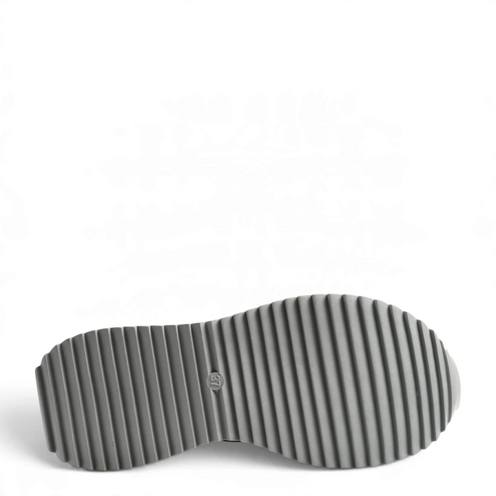 ada-shoes.ro Anna Viotti sneakers featuring a grey rubber sole with deep transverse anti-slip ridges